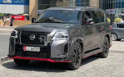 Nissan Patrol V8 Nismo (Dunkelgrau), 2022 zur Miete in Dubai