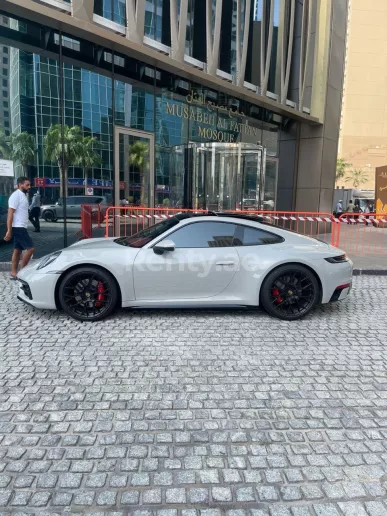Porsche 911 Carrera 4s cabrio (Серый), 2022 для аренды в Дубай