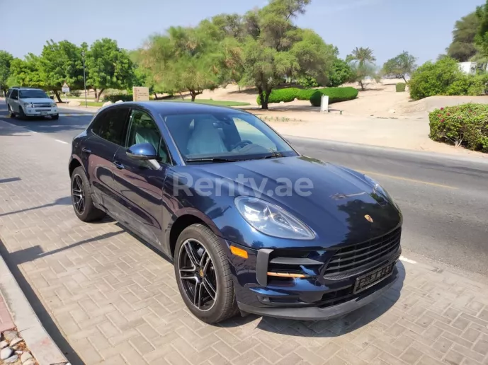 Porsche Macan (Темно-синий), 2021 для аренды в Дубай