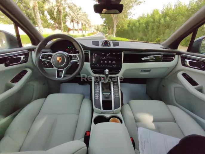Porsche Macan (Темно-синий), 2021 для аренды в Дубай