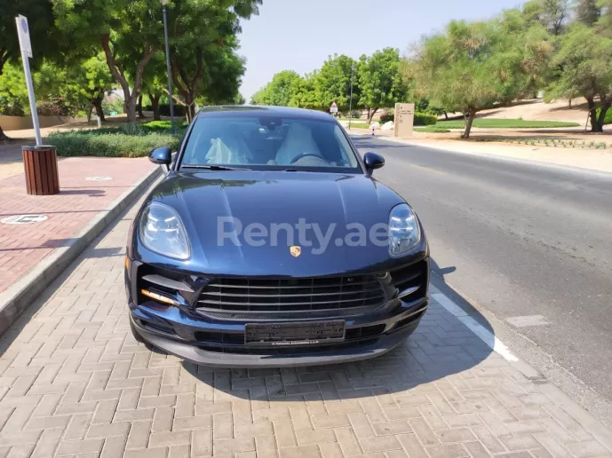 Porsche Macan (Темно-синий), 2021 для аренды в Дубай