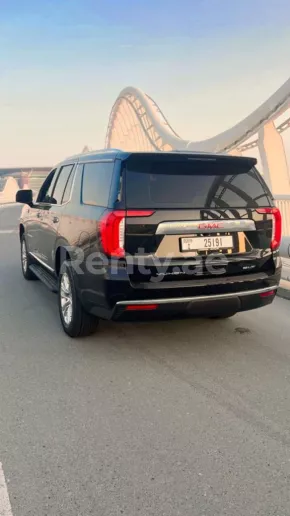 在迪拜 租 GMC 尤科恩 (黑色), 2022