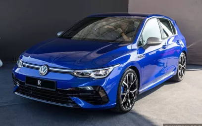 Volkswagen Golf R (Темно-синий), 2023 для аренды в Дубай