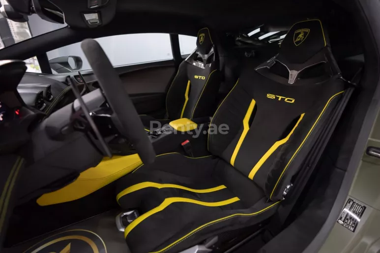 Lamborghini Huracan STO (Gr&uuml;n), 2022  zur Miete in Dubai