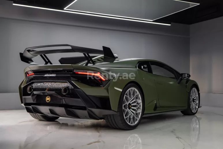Lamborghini Huracan STO (Gr&uuml;n), 2022  zur Miete in Dubai