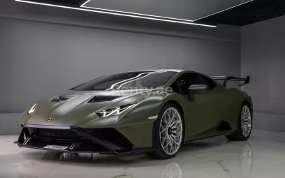 Lamborghini Huracan STO (Verde), 2022 para alquiler en Dub&aacute;i