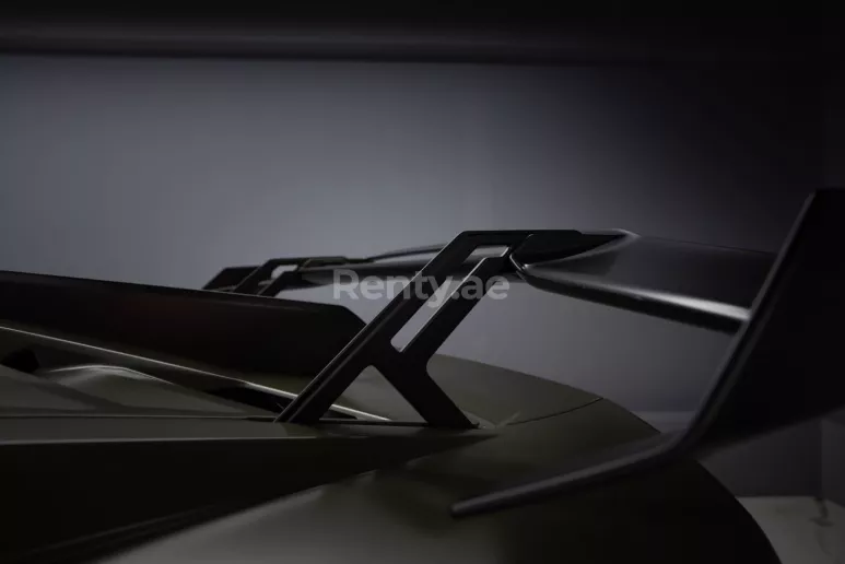 Lamborghini Huracan STO (Gr&uuml;n), 2022  zur Miete in Dubai