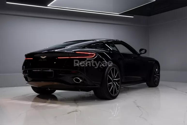 إيجار أستون مارتن DB11 (أسود), 2022 في دبي