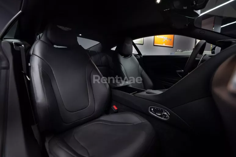 إيجار أستون مارتن DB11 (أسود), 2022 في دبي