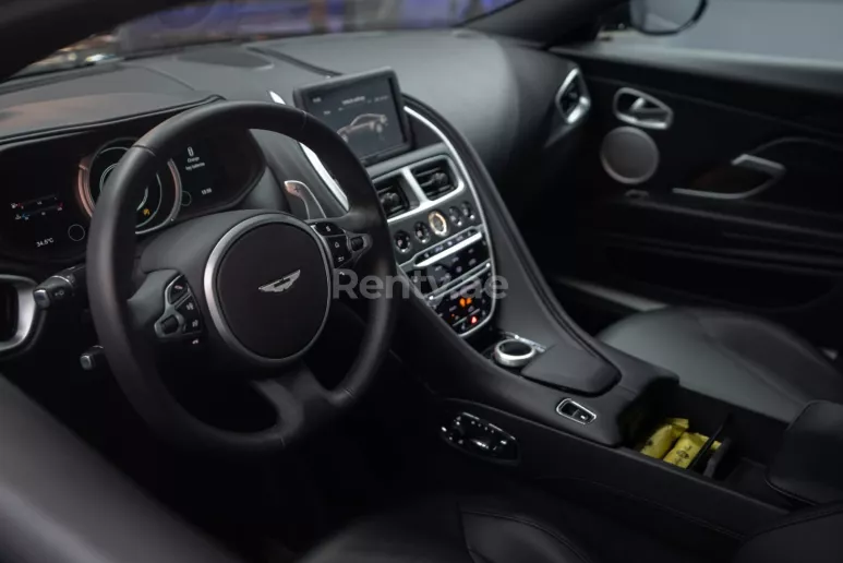 إيجار أستون مارتن DB11 (أسود), 2022 في دبي