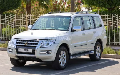 Mitsubishi Pajero (Wit), 2022 te huur in Dubai