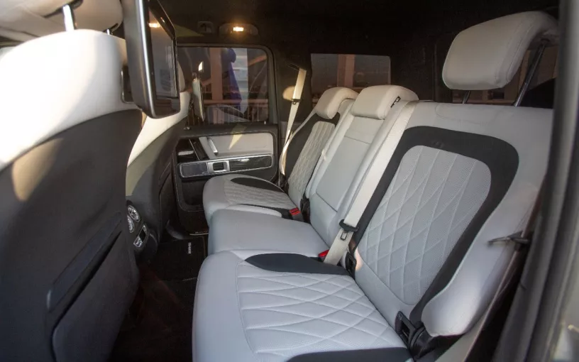 Şarika'de kiralık Mercedes G63 AMG (Gri), 2022