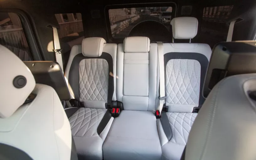 Şarika'de kiralık Mercedes G63 AMG (Gri), 2022