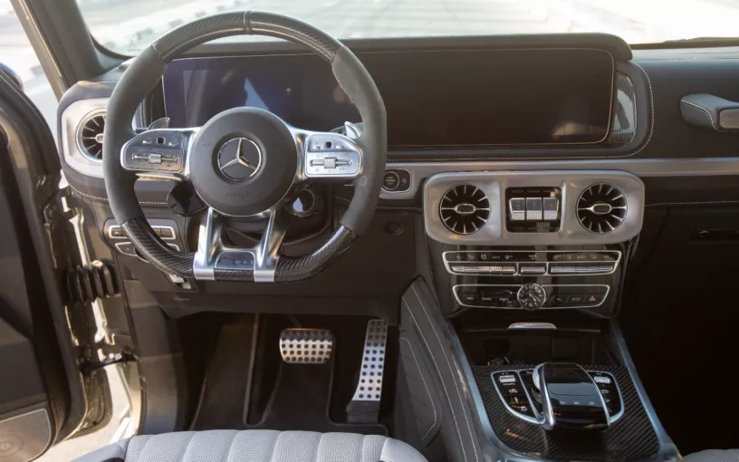 Şarika'de kiralık Mercedes G63 AMG (Gri), 2022