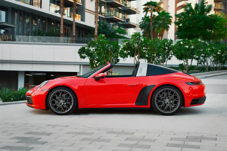 在迪拜 租 保时捷911 Targa 4 (红色), 2022