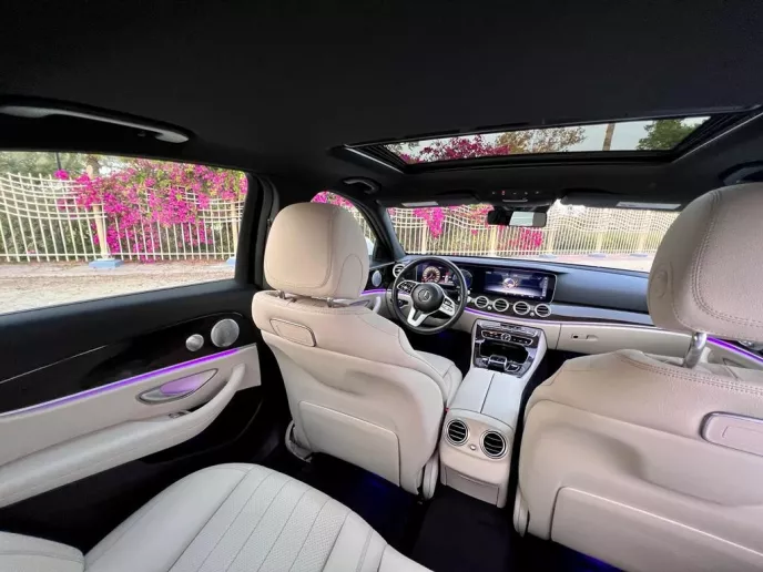 Mercedes E300 (Wit), 2021 te huur in Dubai