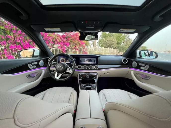 Mercedes E300 (Wit), 2021 te huur in Dubai