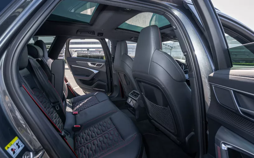 Dubai'de kiralık Audi RS6 (Gri), 2022