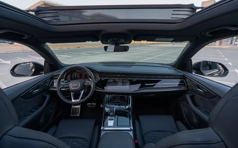 Audi RSQ8 (Zwart), 2023 te huur in Dubai