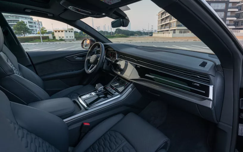 Audi RSQ8 (Zwart), 2023 te huur in Dubai