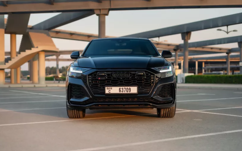 Audi RSQ8 (Zwart), 2023 te huur in Dubai
