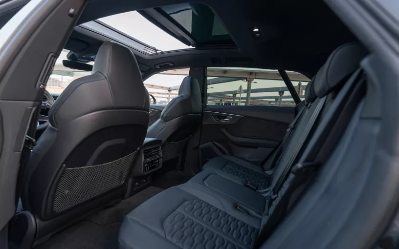 Audi RSQ8 (Zwart), 2023 te huur in Dubai