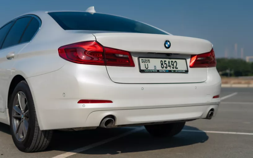 Abu Dabi'de kiralık BMW 520I (Beyaz), 2020