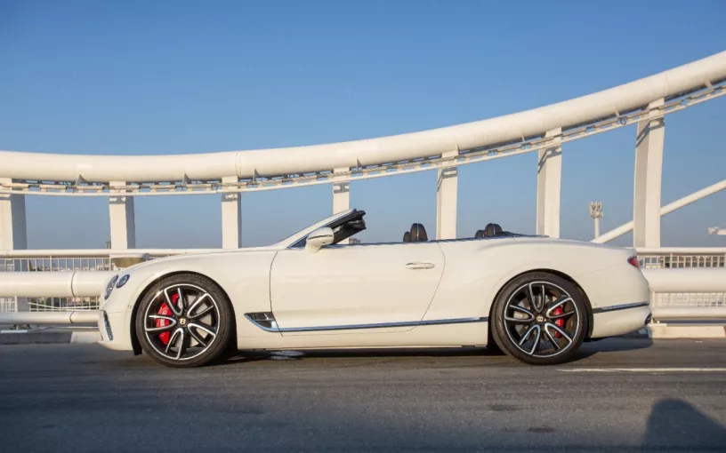 在阿布扎比 租 宾利欧陆 GTC V12 (白色), 2020