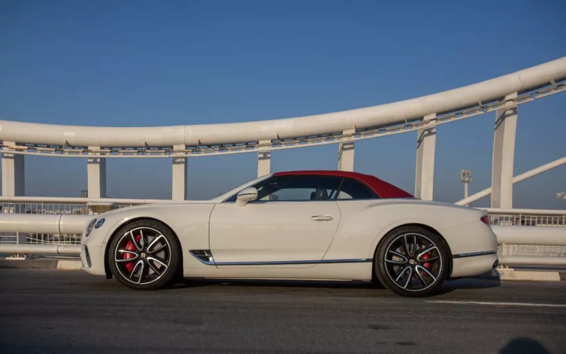 在阿布扎比 租 宾利欧陆 GTC V12 (白色), 2020