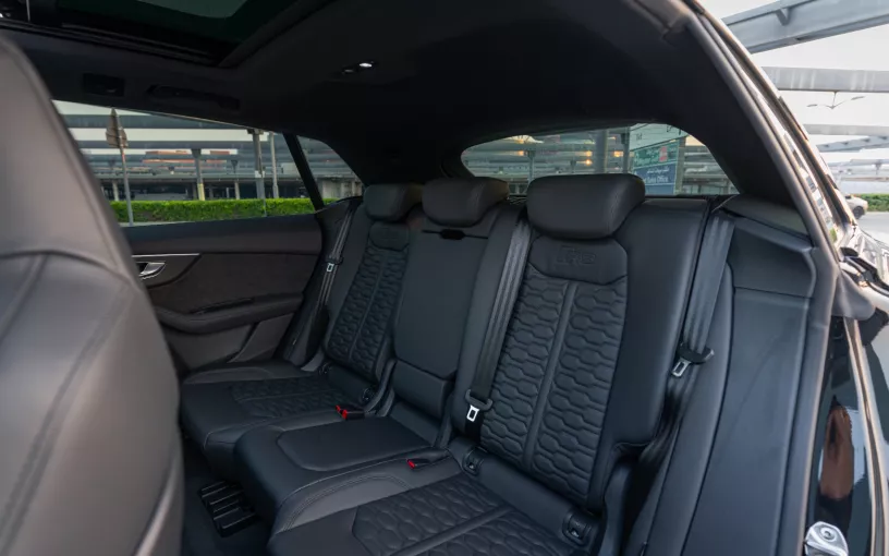 Audi RSQ8 (Schwarz), 2022  zur Miete in Abu Dhabi