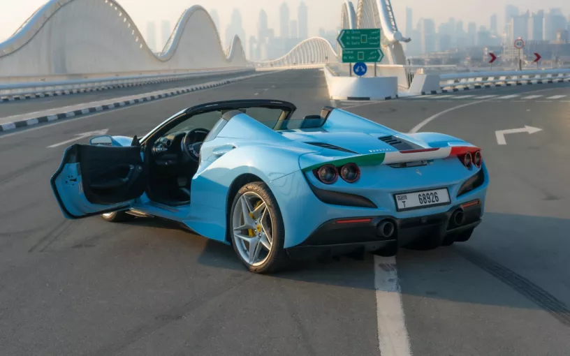 إيجار فيراري F8 تريبوتو سبايدر (أزرق), 2023 في أبو ظبي