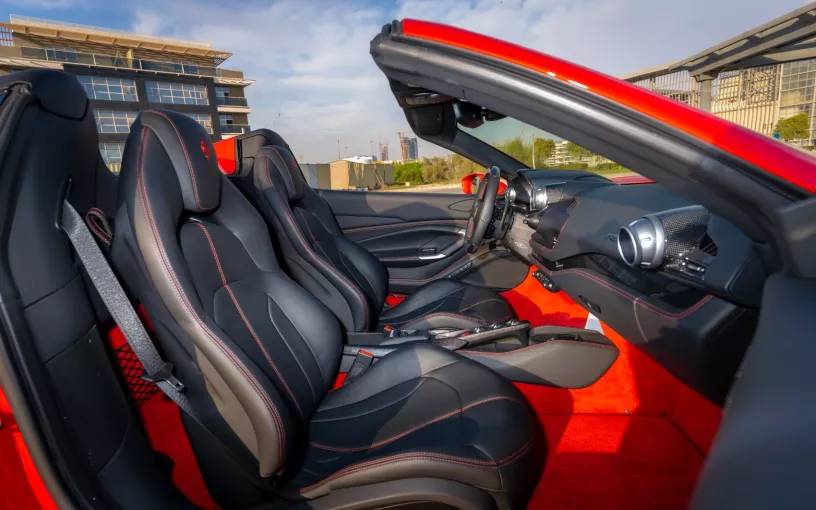 Ferrari F8 Tributo Spider (Rot), 2023 Stundenmiete in Dubai