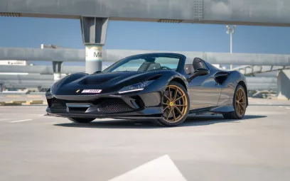Ferrari F8 Tributo Spyder (Negro), 2023 para alquiler en Abu Dhabi