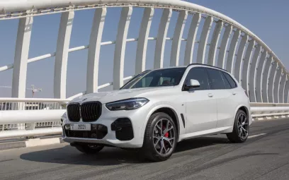 BMW X5 40iM (Белый), 2023 для аренды в Абу-Даби