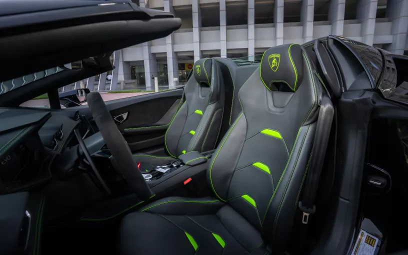 Lamborghini Evo Spyder (Черный), 2023 для аренды в Абу-Даби