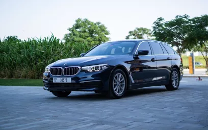 Dubai'de kiralık BMW 5 Serisi (Siyah), 2020