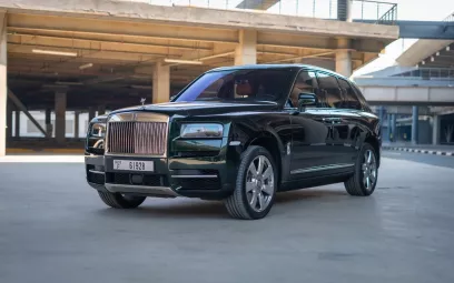 Rolls Royce Cullinan (Verde), 2021 para alquiler en Abu Dhabi