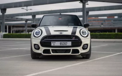 Abu Dabi'de kiralık Mini Cooper S cabrio (Beyaz), 2020