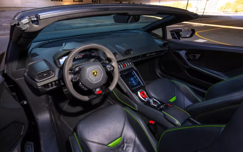 在迪拜 租 兰博基尼 EVO Spyder (黑色), 2023