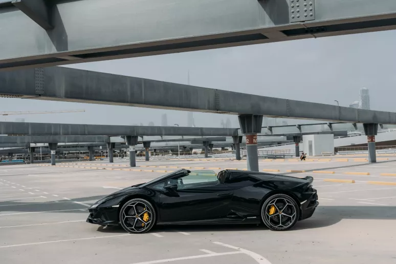 在阿布扎比 租 兰博基尼 EVO Spyder (黑色), 2022