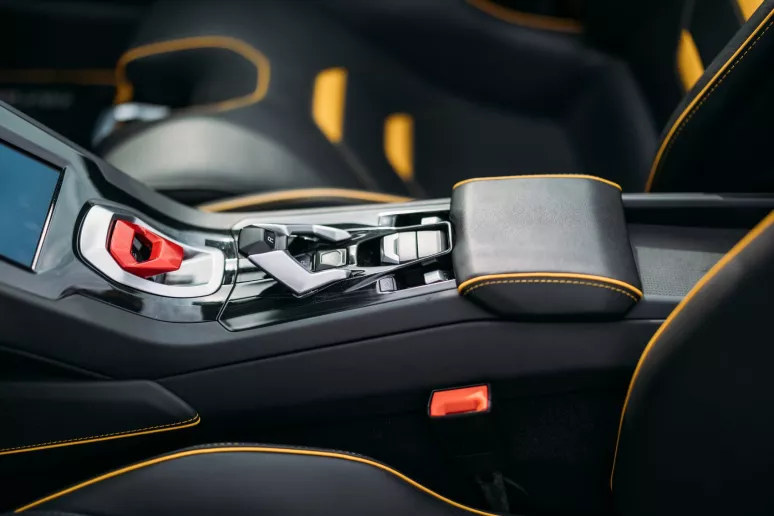 在阿布扎比 租 兰博基尼 EVO Spyder (黑色), 2022
