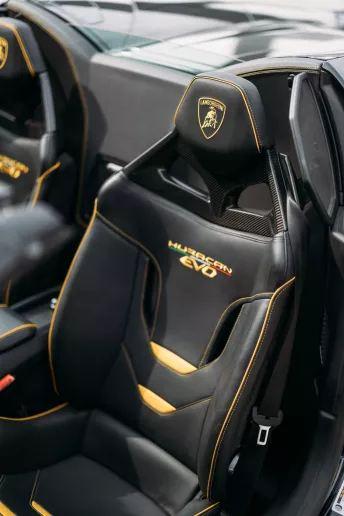 在阿布扎比 租 兰博基尼 EVO Spyder (黑色), 2022