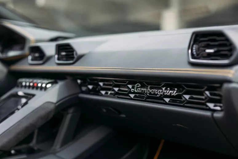 在阿布扎比 租 兰博基尼 EVO Spyder (黑色), 2022