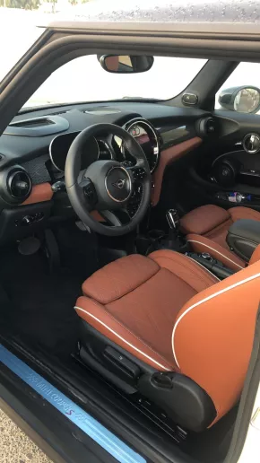 Mini Cooper S 2 doors (Blanc), 2023 &agrave; louer &agrave; Abu Dhabi