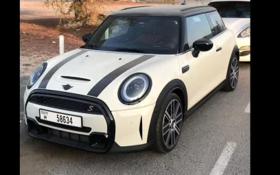 Abu Dabi'de kiralık Mini Cooper S 2 kapı (Beyaz), 2023