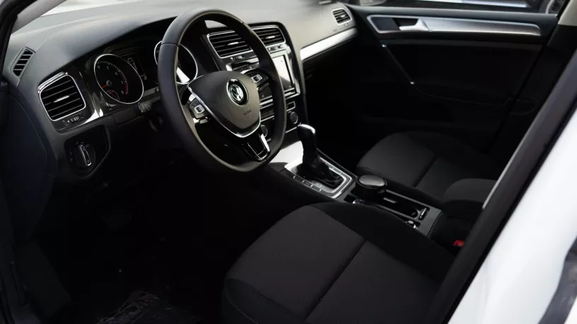 Volkswagen Golf (Blanc), 2019 &agrave; louer &agrave; Duba&iuml;