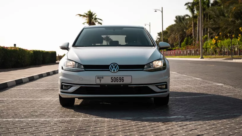 Volkswagen Golf (Blanc), 2019 &agrave; louer &agrave; Duba&iuml;