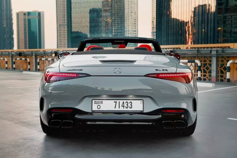 在迪拜 租 梅赛德斯 SL63 AMG (灰色), 2023