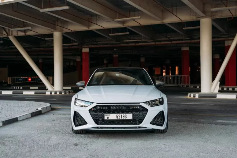 Audi RS7 (Wei&szlig;), 2023  zur Miete in Dubai