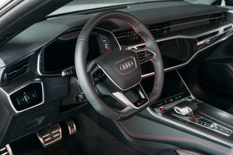 Audi RS7 (Wit), 2023 te huur in Abu Dhabi